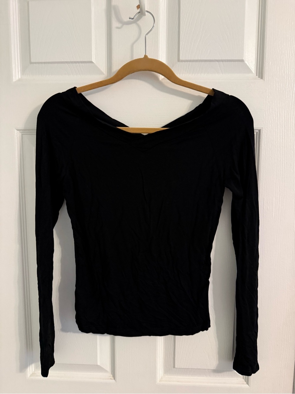 Women's Black Long-Sleeve V-Neck Top